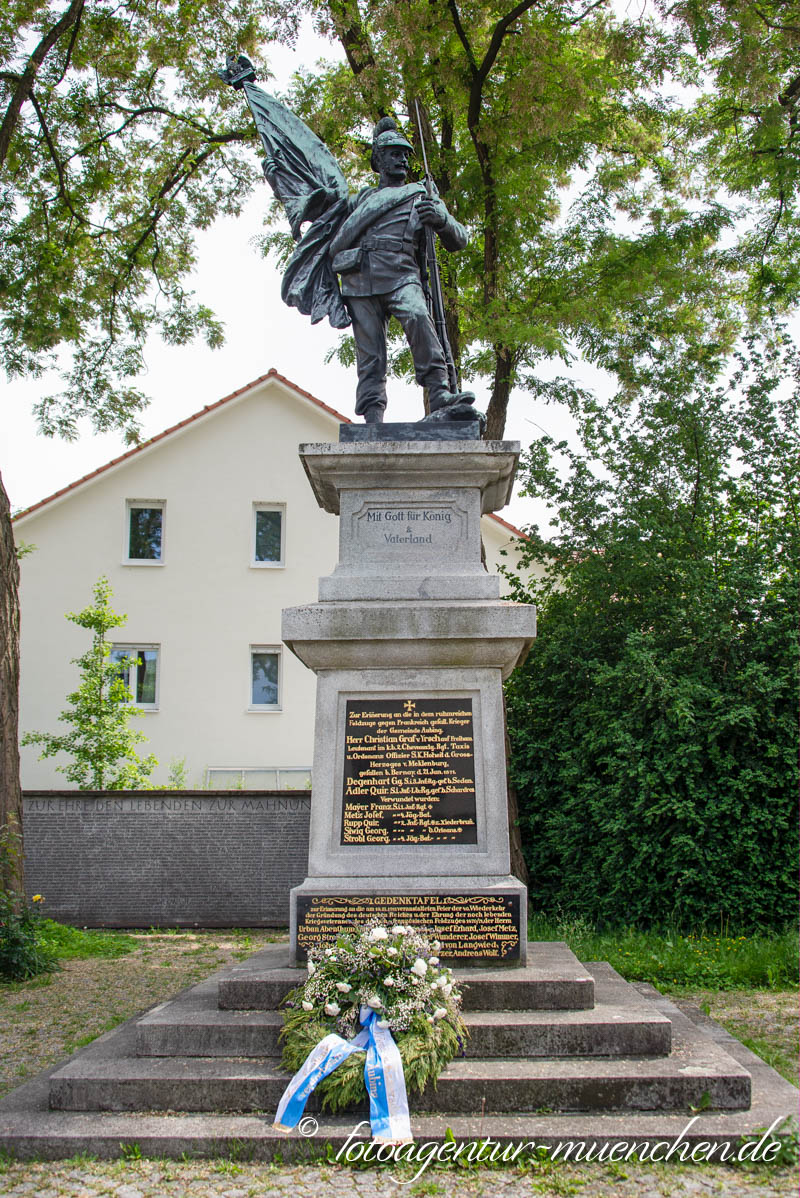 Kriegerdenkmal – Denkmal/Kunstwerk in München