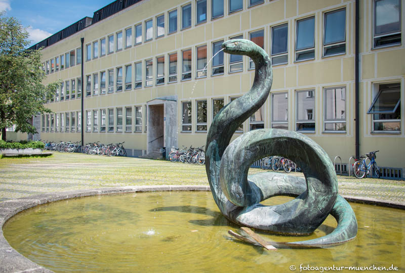 Schlangenbrunnen - Dietz Lothar – Denkmal/Kunstwerk in München