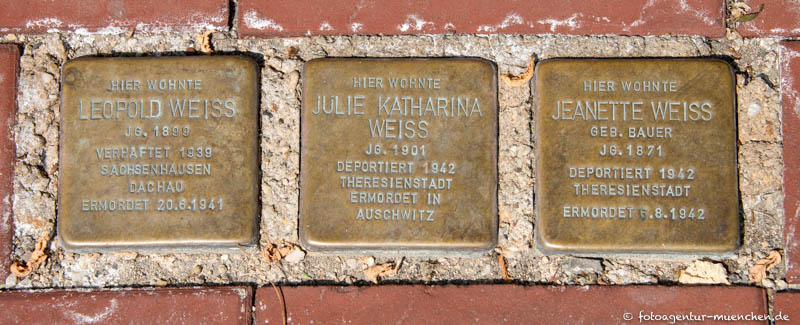 Stolpersteine der Familie Weiss