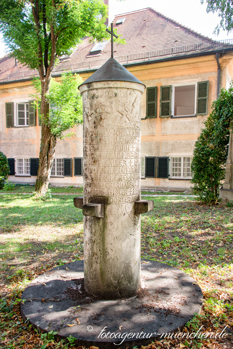 Kriegerdenkmal – Denkmal/Kunstwerk in München