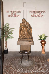 Kriegerdenkmal: Kriegerdenkmal - St. Pius