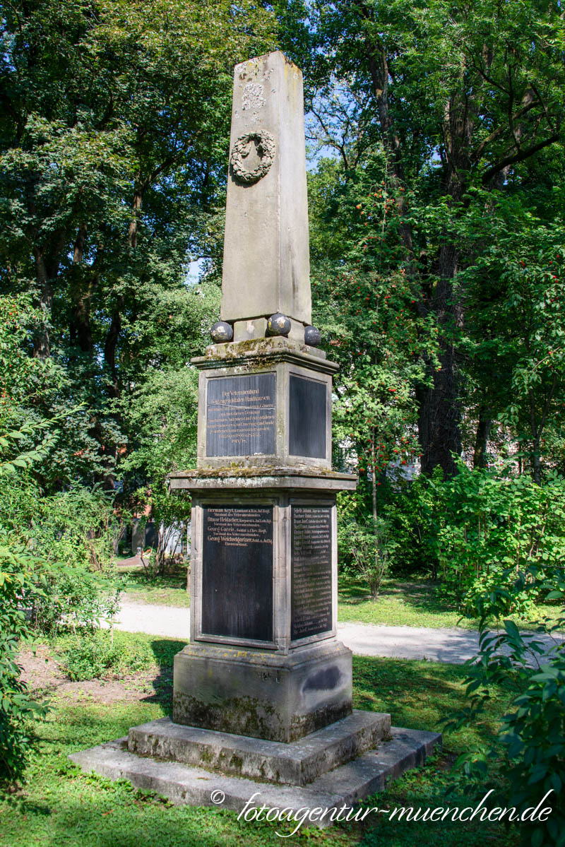 Kriegerdenkmal – Denkmal/Kunstwerk in München