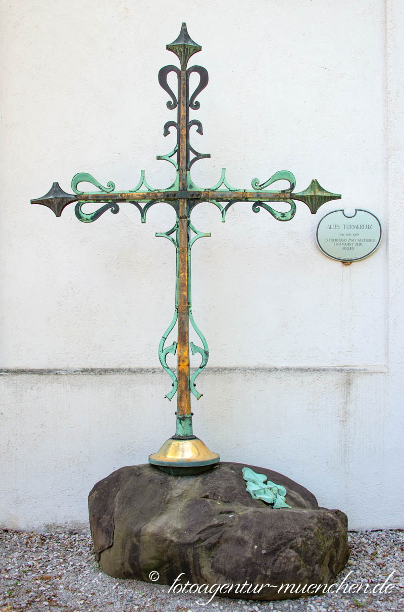 Altes Turmkreuz – Denkmal/Kunstwerk in München