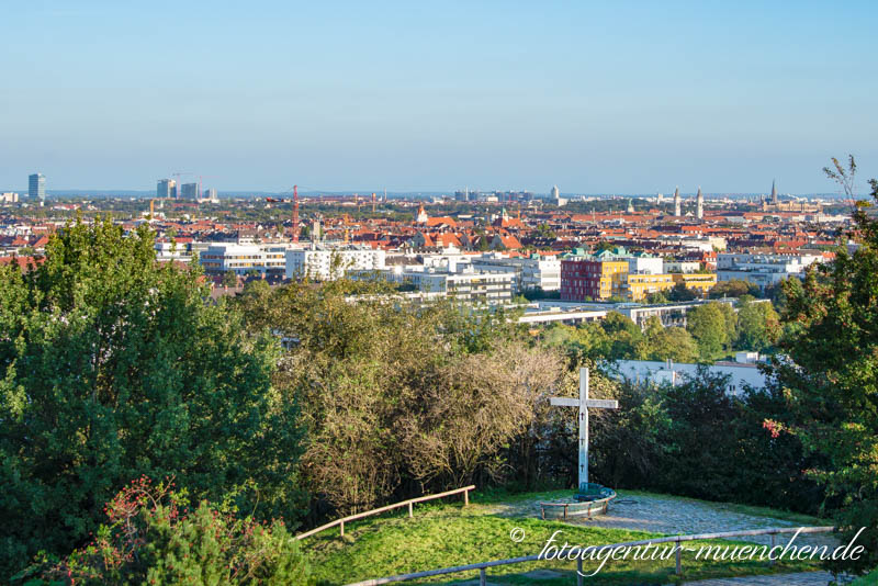 Gedenkkreuz für die Luftkriegsopfer