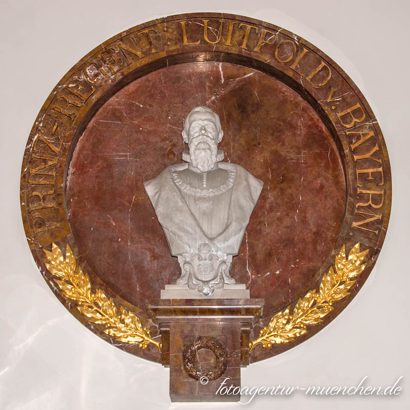 Prinzregent in der ehemaligen königlichen Filialbank - Waderé Heinrich – Denkmal/Kunstwerk in München