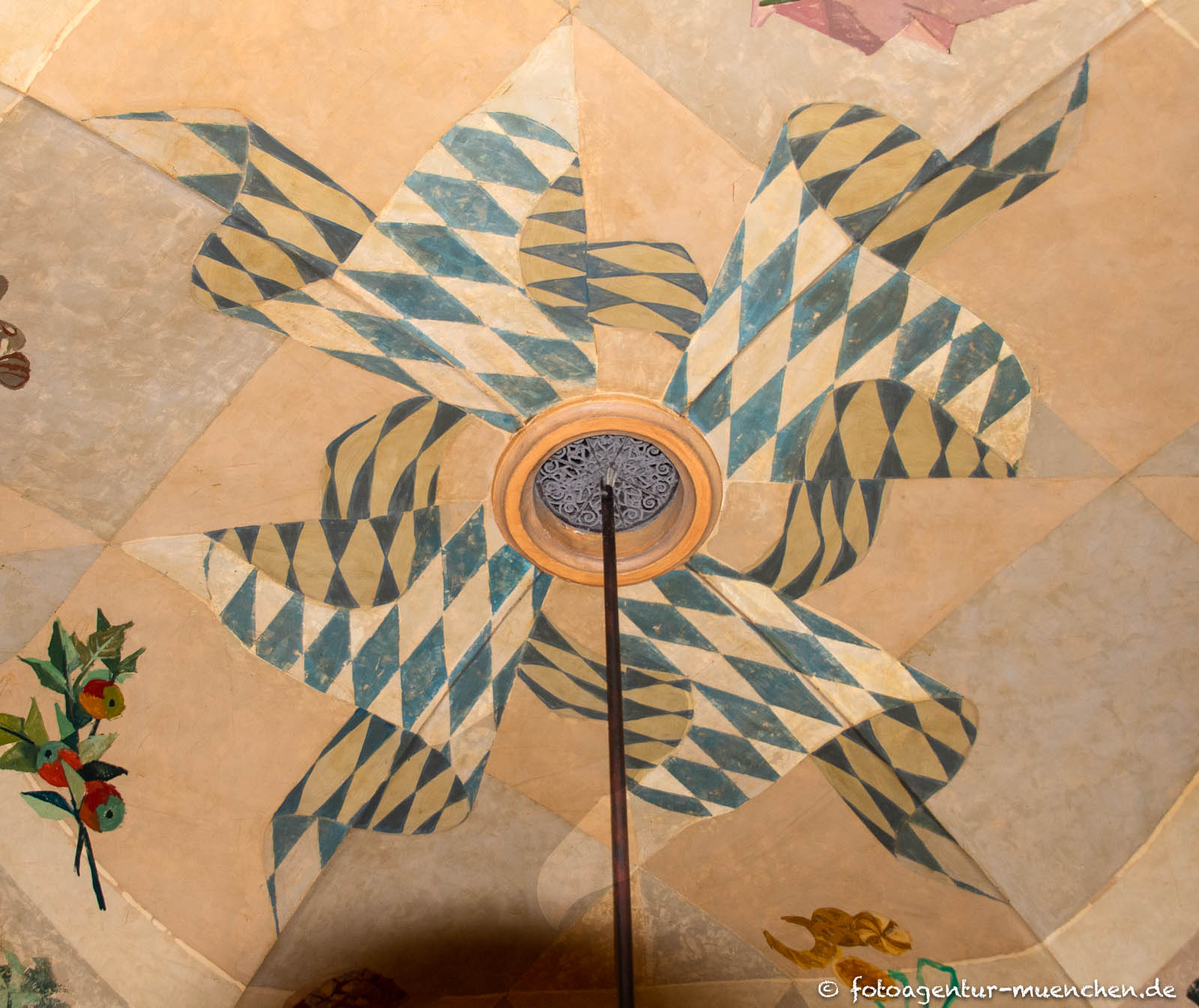 Hofbräuhaus - ehemaliges Hakenkreuz an der Decke