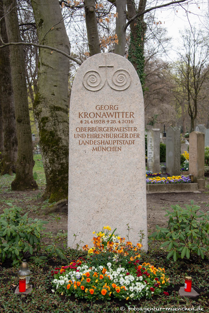 Grab - Georg Kronawitter