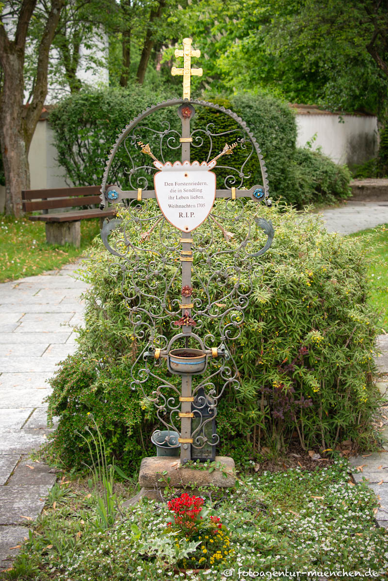 Kreuz für die Opfer der Sendlinger Mordweihnacht