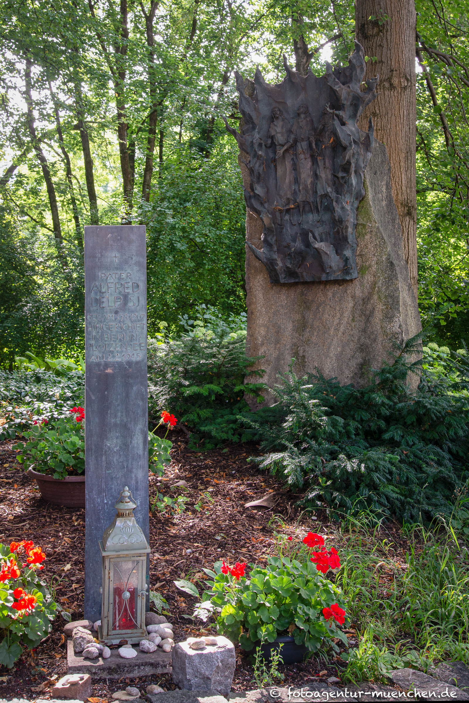 Alfred-Delp-Denkmal