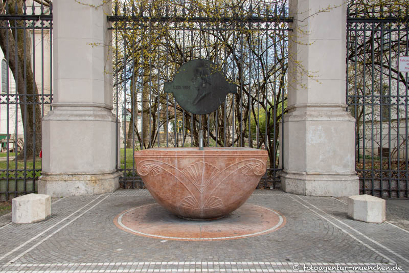 Leo-von-Klenze-Brunnen - Mikorey Franz – Denkmal/Kunstwerk in München