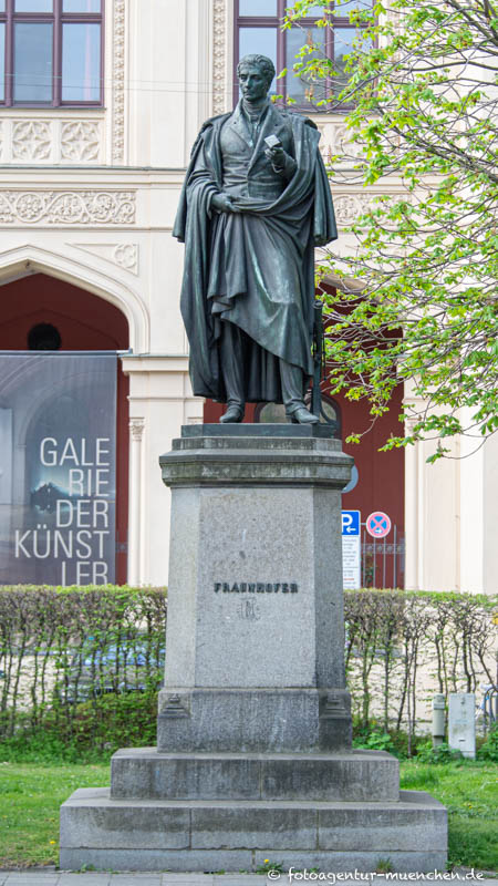 Joseph Fraunhofer - Halbig Johann von – Denkmal/Kunstwerk in München
