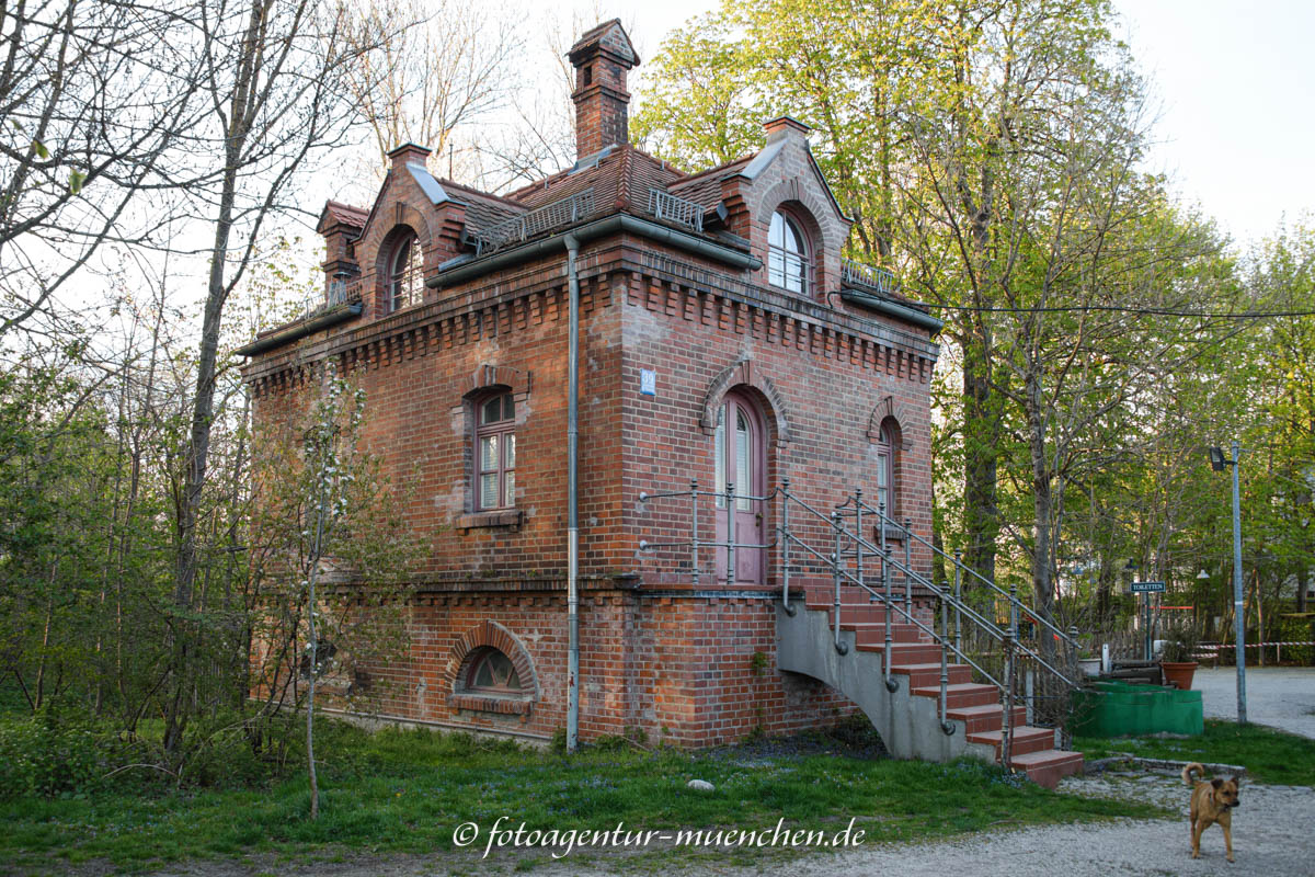 Pumpen- und Floßwärterhäuschen