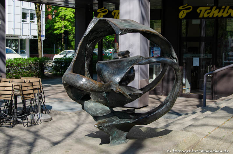 Auffliegender Vogel - Friederichsen Roland – Denkmal/Kunstwerk in München