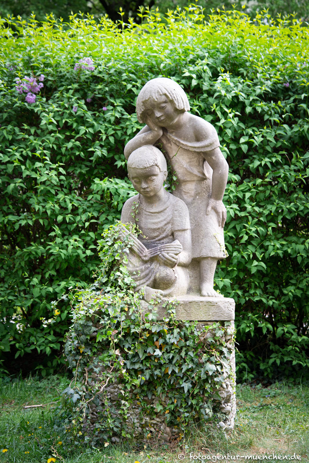Lesende Kinder