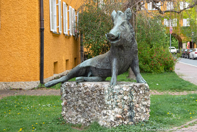 Sitzender Keiler - Mayer Martin – Denkmal/Kunstwerk in München
