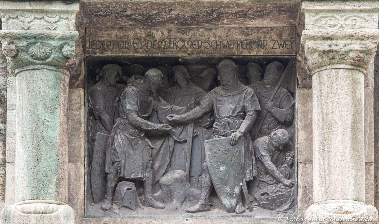 Kaiser-Ludwig-Denkmal - Relief 2