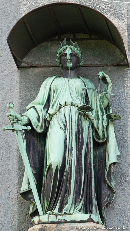Justitia - Landratsamt München – Denkmal/Kunstwerk in München
