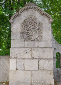 Max-Joseph-Brücke - Relief