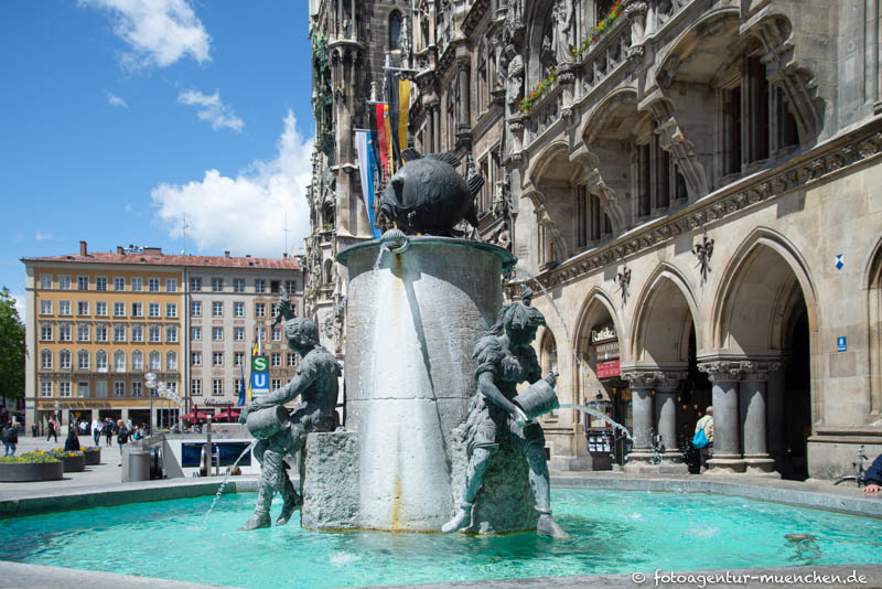 Fischbrunnen - Knoll Konrad, Henselmann Josef – Denkmal/Kunstwerk in München