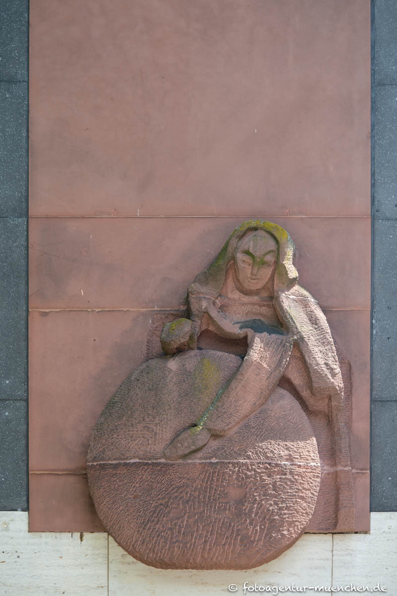Engel mit Weltkugel - Knappe Karl – Denkmal/Kunstwerk in München