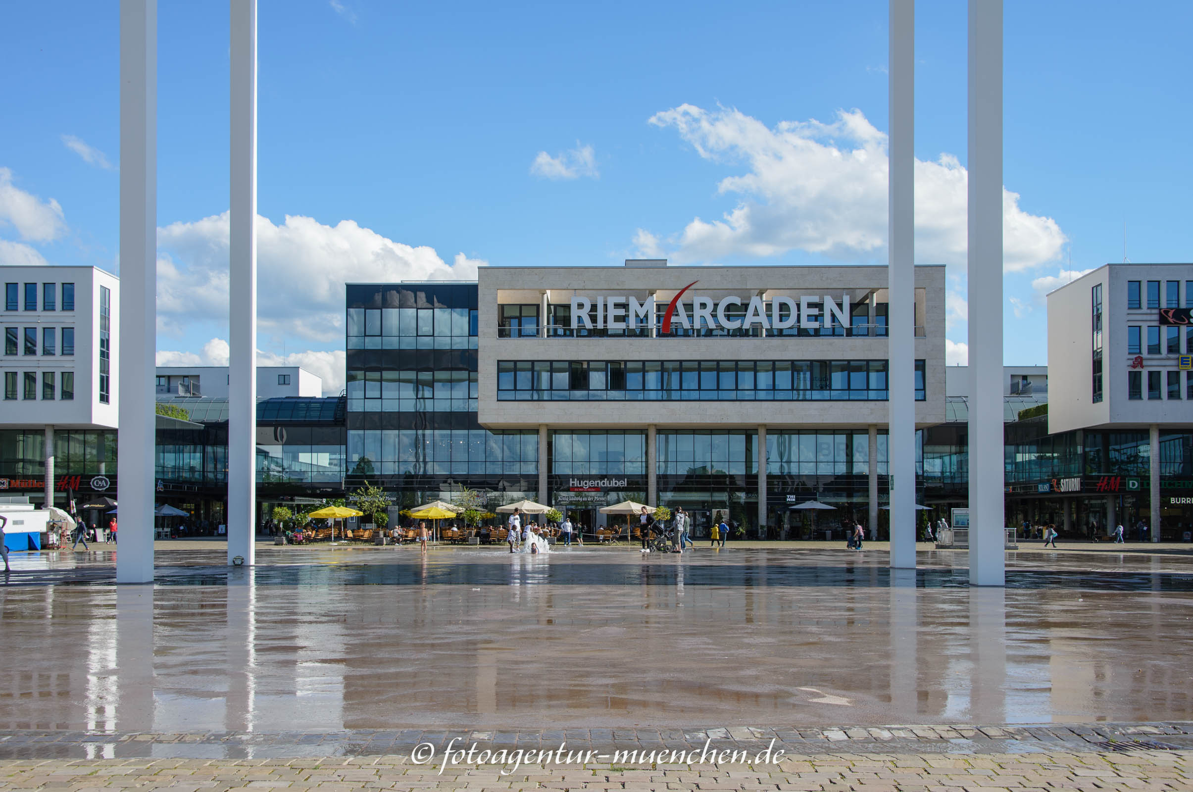 Springbrunnen vor den Riem-Arcaden
