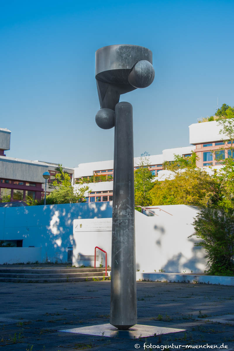 Große Kore III - Koenig Fritz – Denkmal/Kunstwerk in München