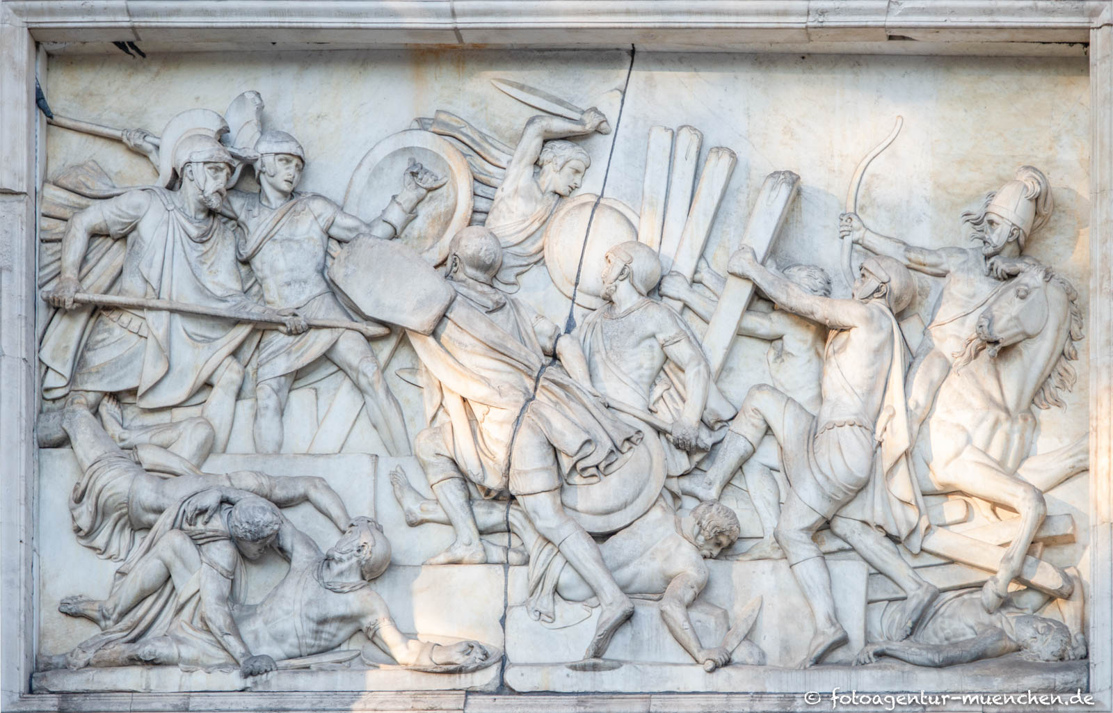 Siegestor - Relief - Kampfszene