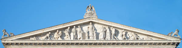 Giebelfeld Antikensammlung – Denkmal/Kunstwerk in München