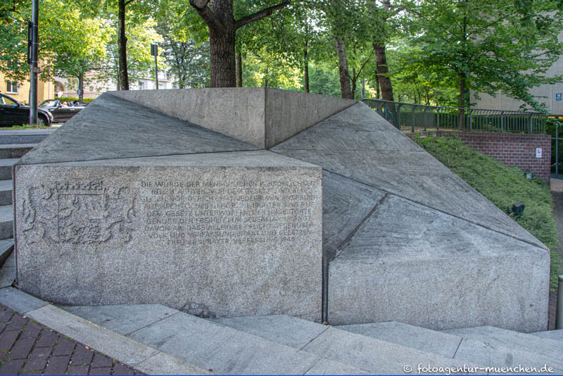 Grundgesetz – Denkmal/Kunstwerk in München