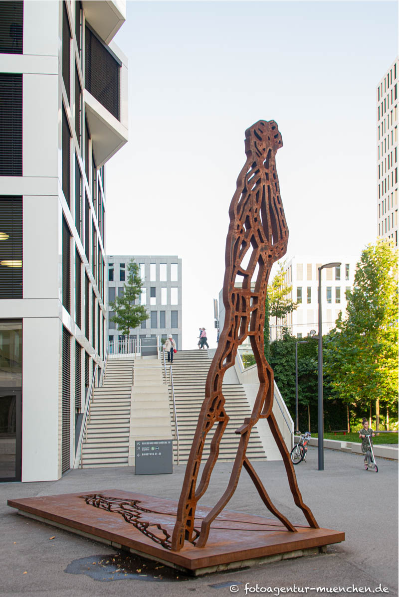 Der Schreitende - Morgner Michael – Denkmal/Kunstwerk in München