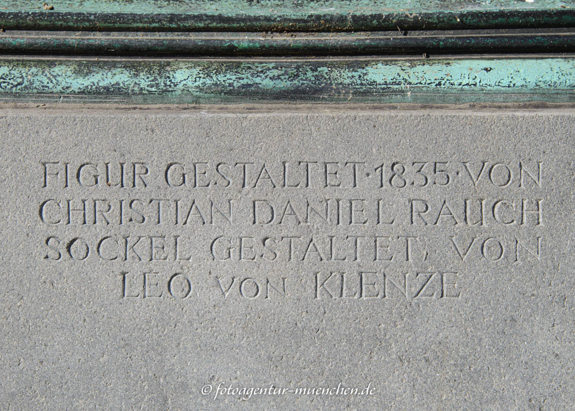 Inschrift - Max-Joseph-Denkmal