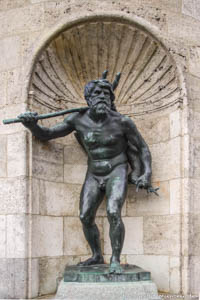 Mann mit Jagdbeute