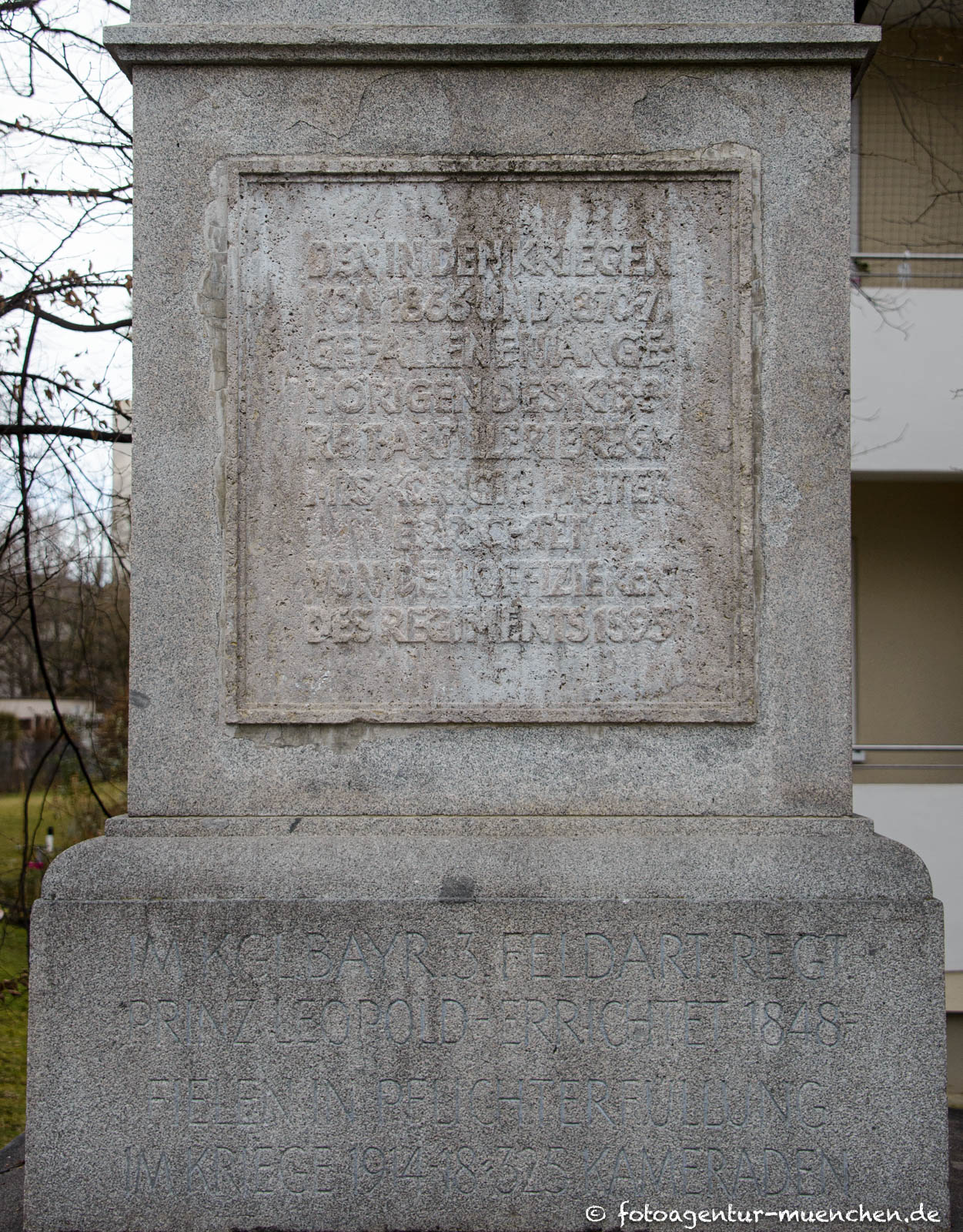 Obelisk in ehemaliger Maximilian-II-Kaserne