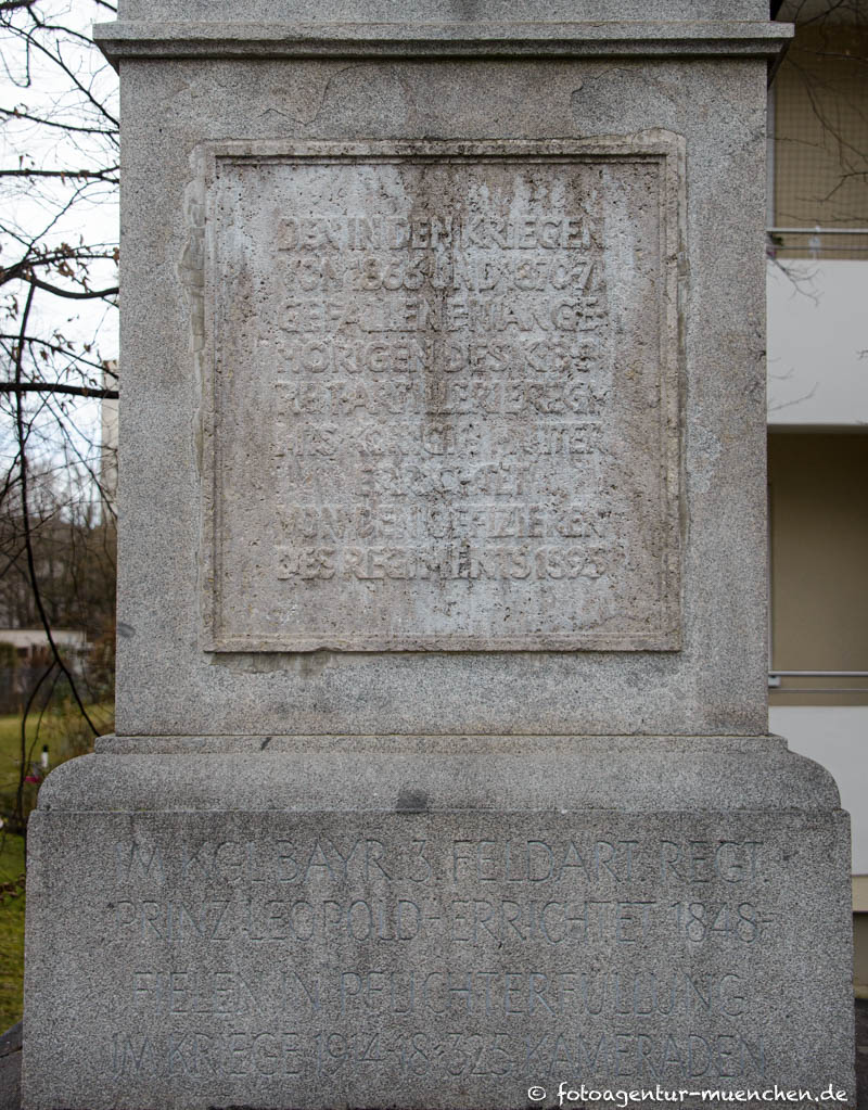 Obelisk in ehemaliger Maximilian-II-Kaserne