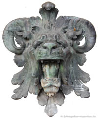 Fratze am Bürgermeister-Erhard-Brunnen