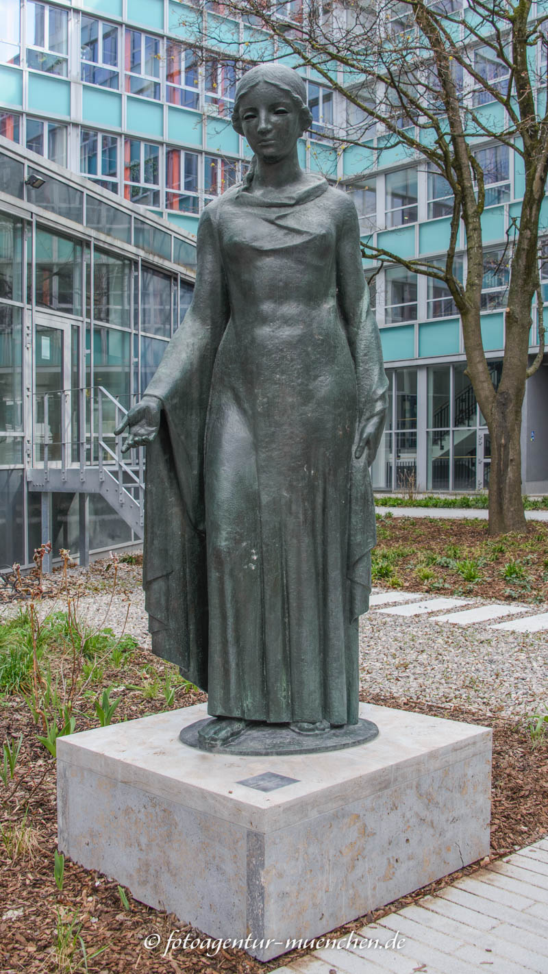 Das Mädchen - Kroher Karl – Denkmal/Kunstwerk in München