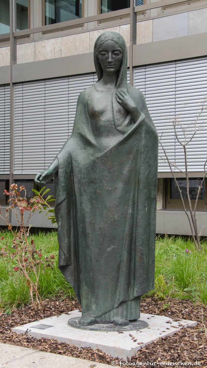 Die Mutter - Kroher Karl – Denkmal/Kunstwerk in München