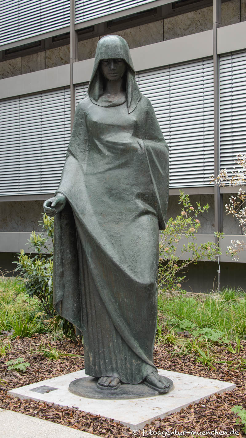 Die Witwe - Kroher Karl – Denkmal/Kunstwerk in München