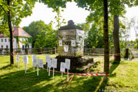 Kriegerdenkmal - Heilig-Kreuz-Kirche