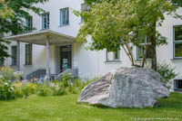 Gerhard Willhalm – Findling vor dem Geowissenschaftliches Institut