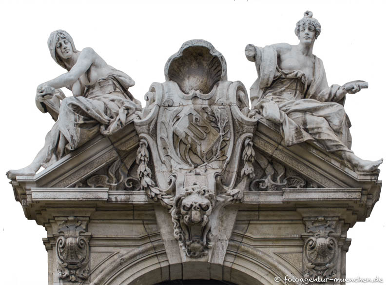 Zwei weibliche Figuren - Netzer – Denkmal/Kunstwerk in München