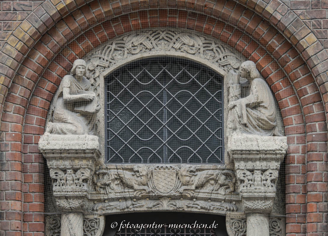 Neuer Justizpalast - Eingang