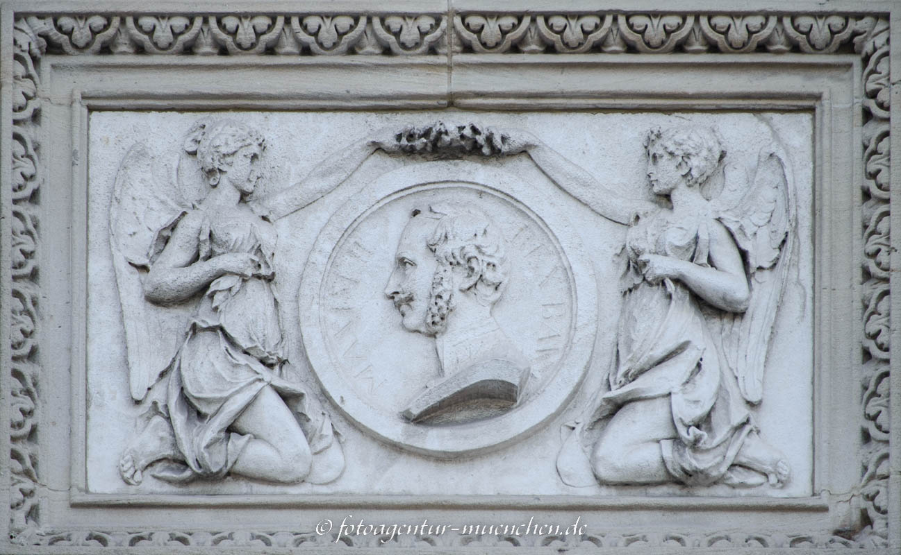 Relief - Maximilian II. König von Bayern - Waderé Heinrich – Denkmal/Kunstwerk in München