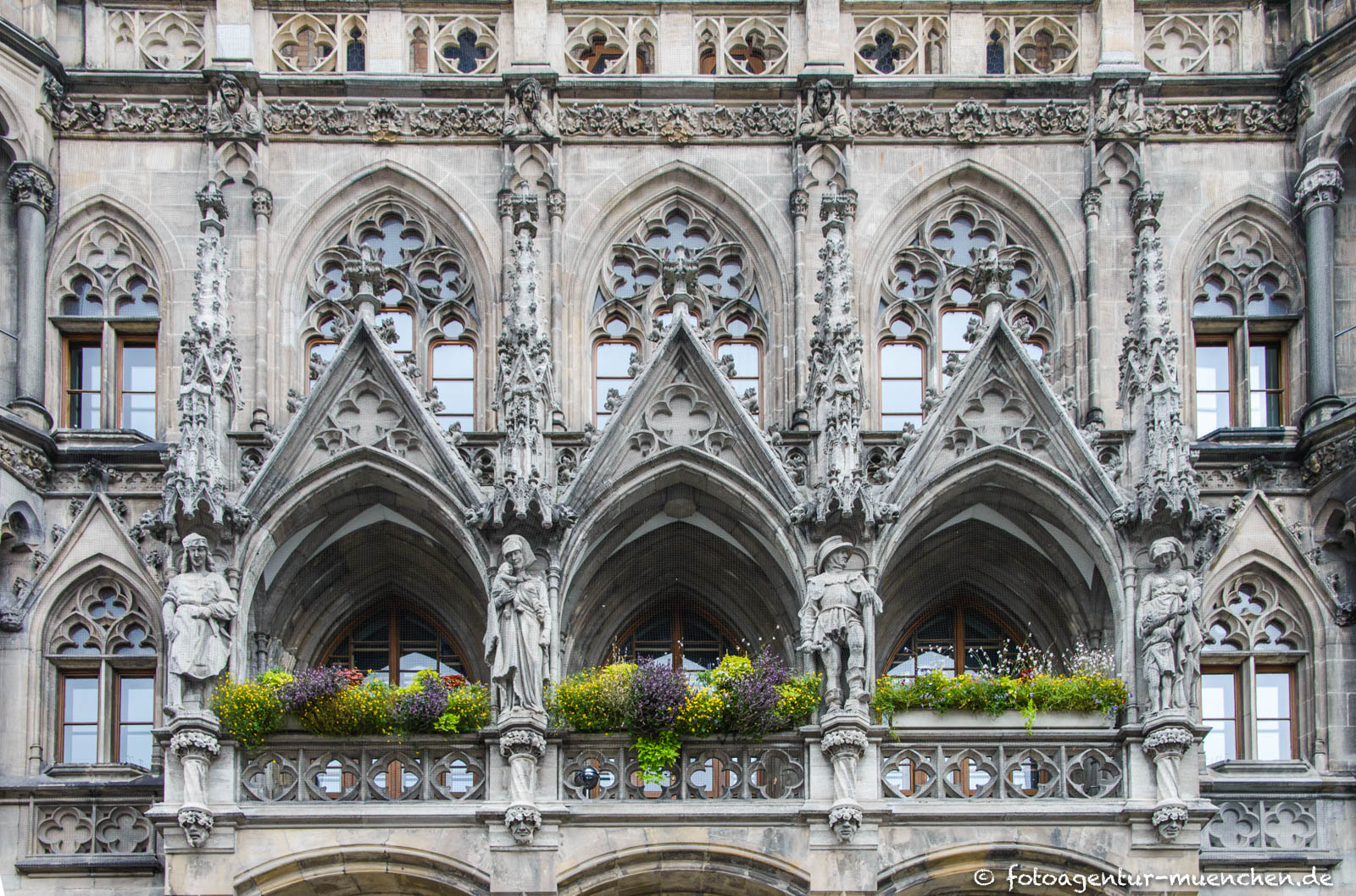 Neues Rathaus München - Bürgertugenden