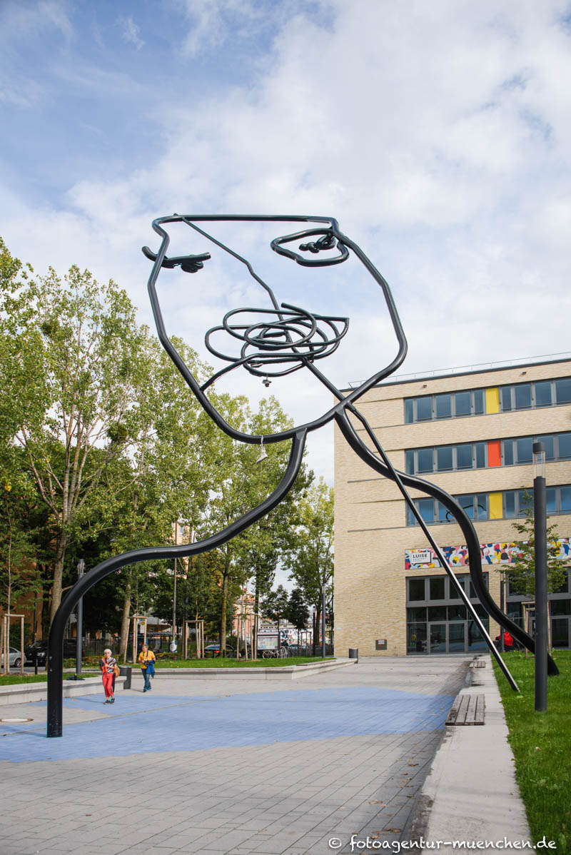 I See A Face. Do You See A Face - Haliti Flaka – Denkmal/Kunstwerk in München