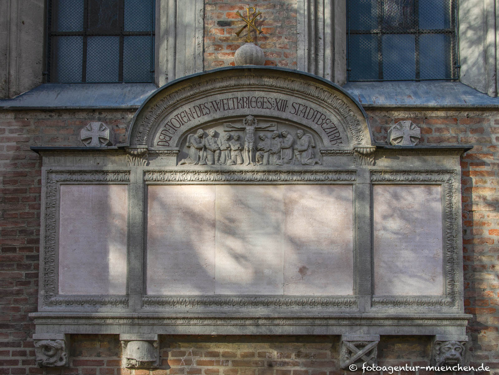 Kriegerdenkmal - Sankt-Anna-Pfarrkirche