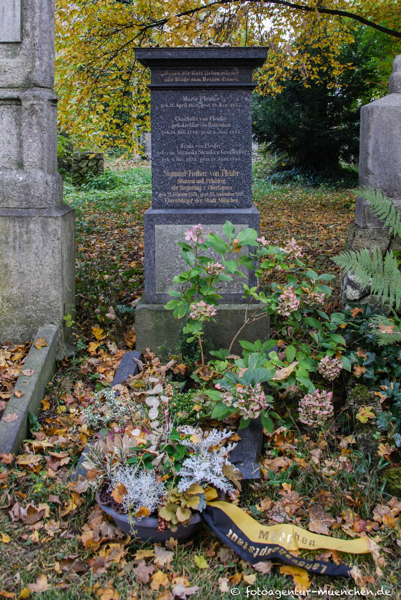 Dr. Sigmund Heinrich Freiherr von Pfeufer