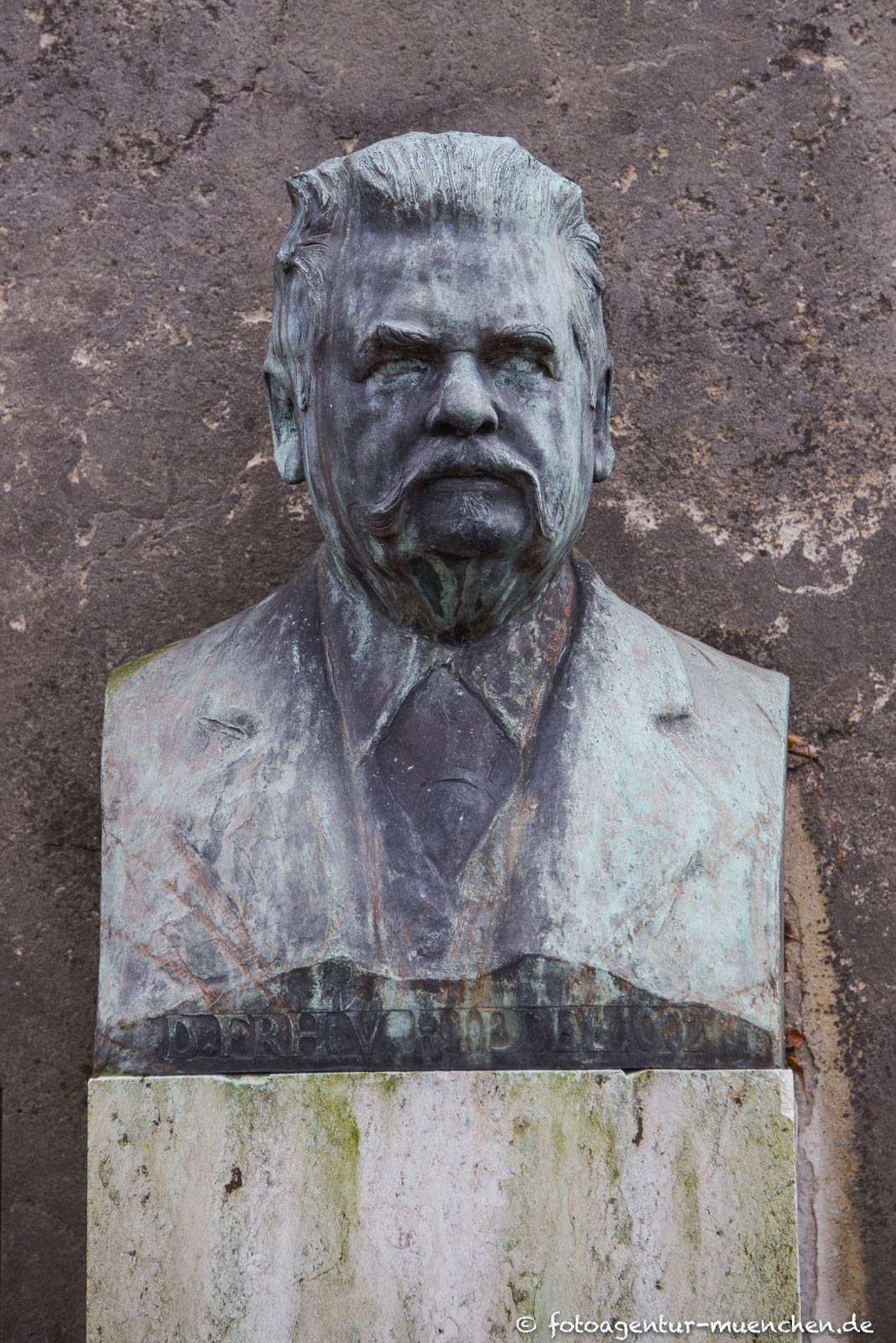 Büste - Emil von Riedl