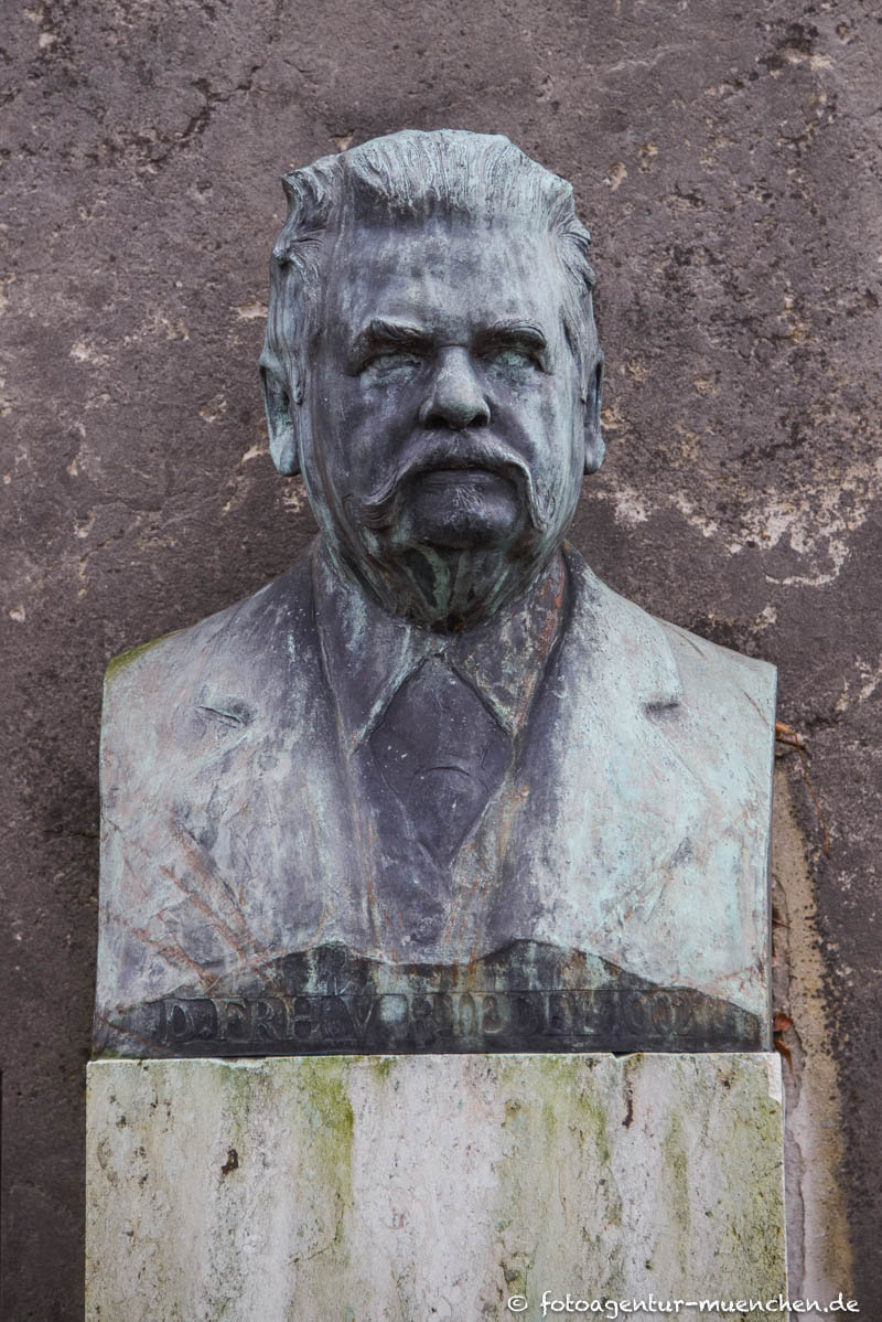 Büste - Emil von Riedl