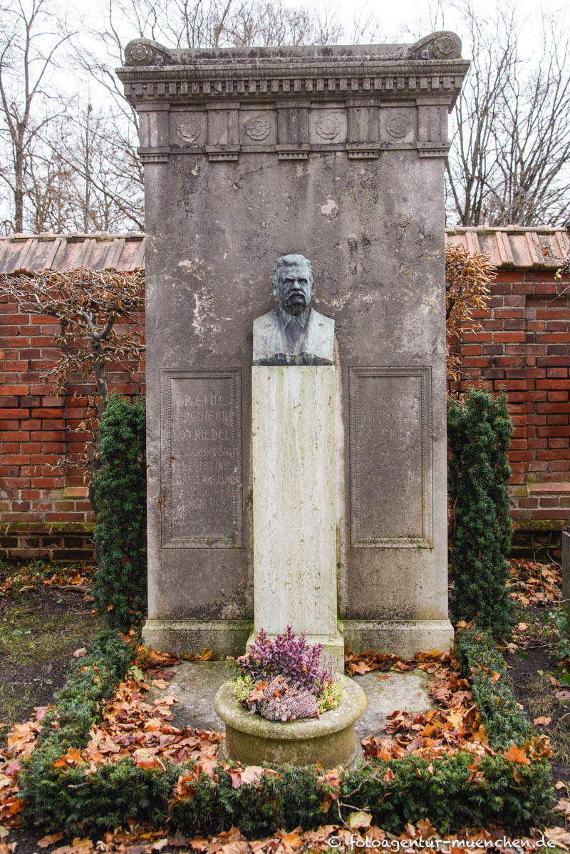 Grab - Emil von Riedl